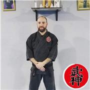 Profesor federado da clases de defensa personal y artes marciales